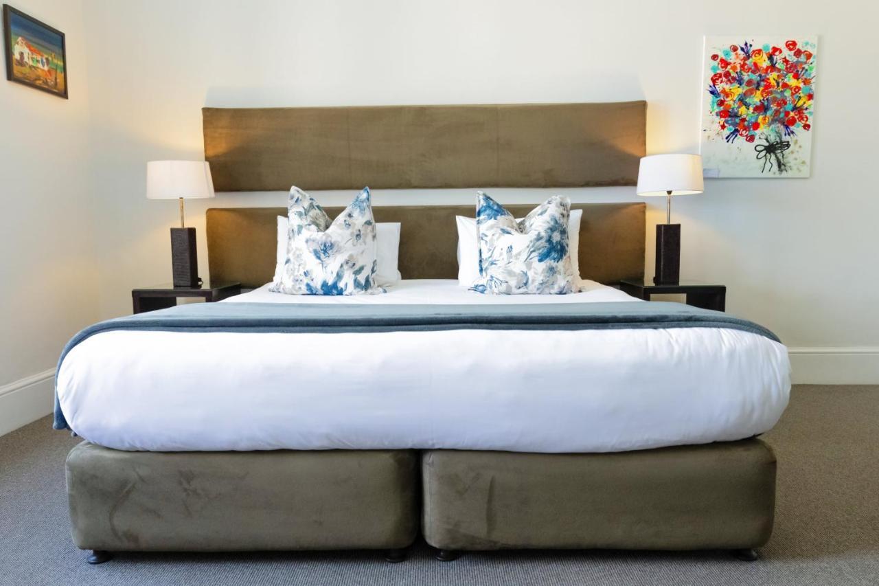 4 On Varneys Guest House Cape Town Bagian luar foto