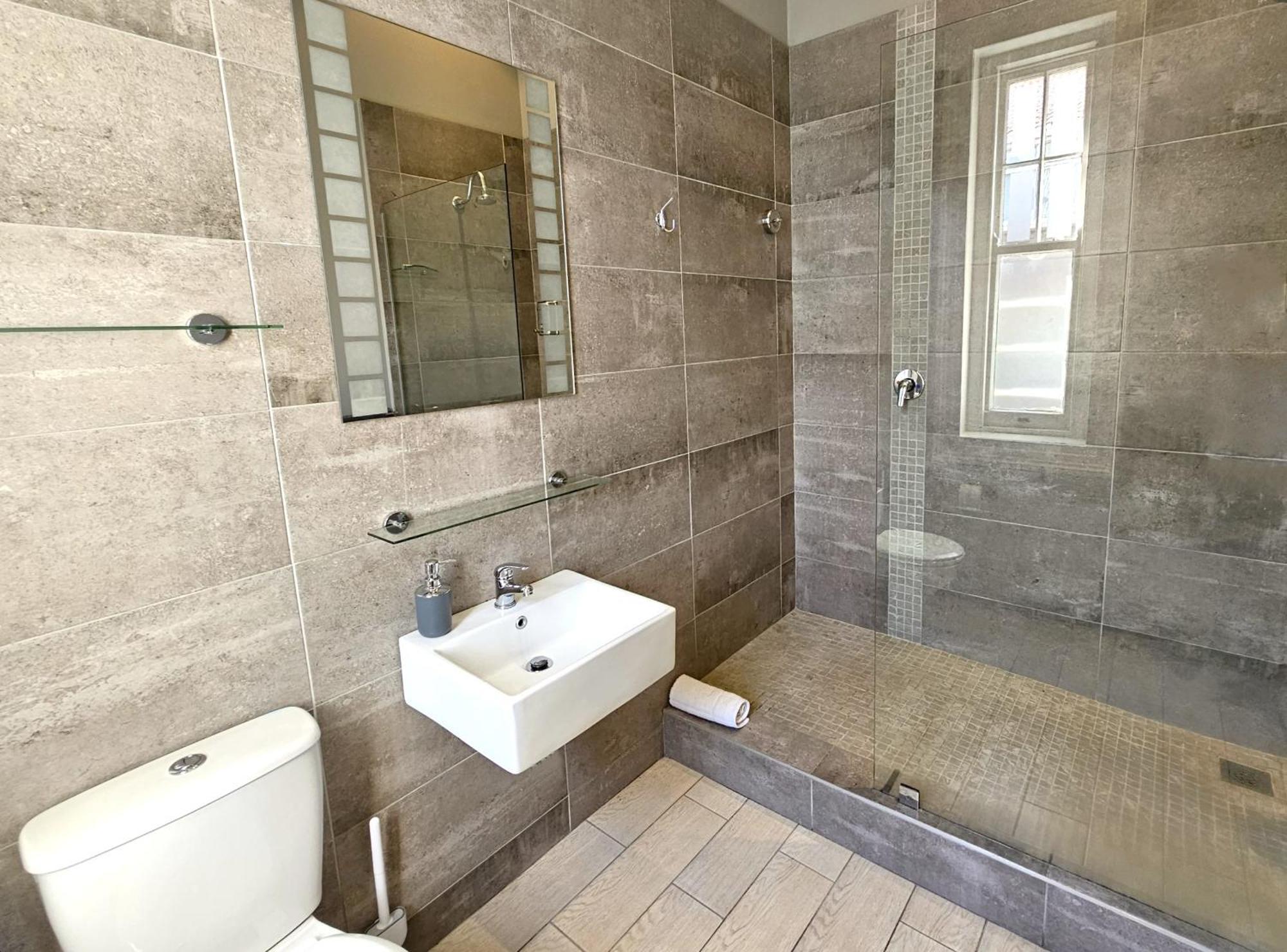 4 On Varneys Guest House Cape Town Bagian luar foto