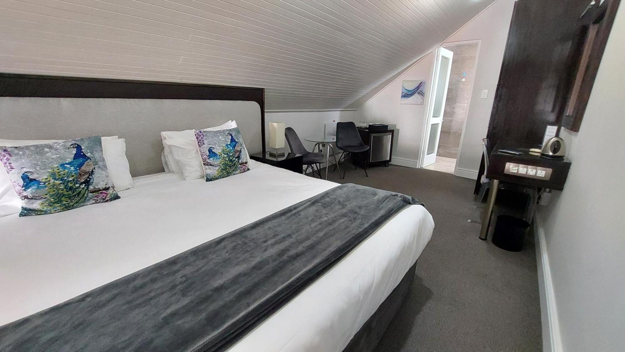 4 On Varneys Guest House Cape Town Bagian luar foto