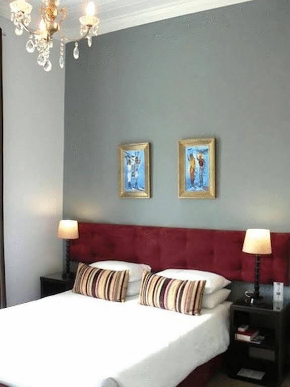 4 On Varneys Guest House Cape Town Bagian luar foto